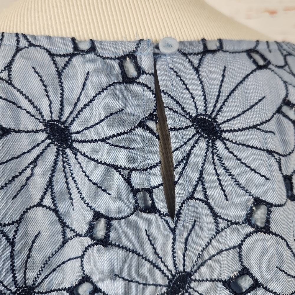 TALBOTS Chambray Floral Eyelet Top 16W - Picture 4 of 8